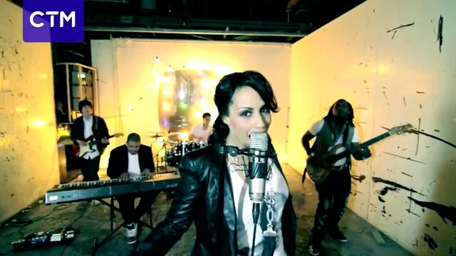 Als Je Mij Weer Aankijkt - Official Music Video background