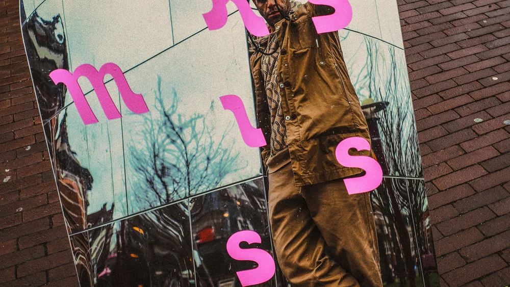 Niks Missen background