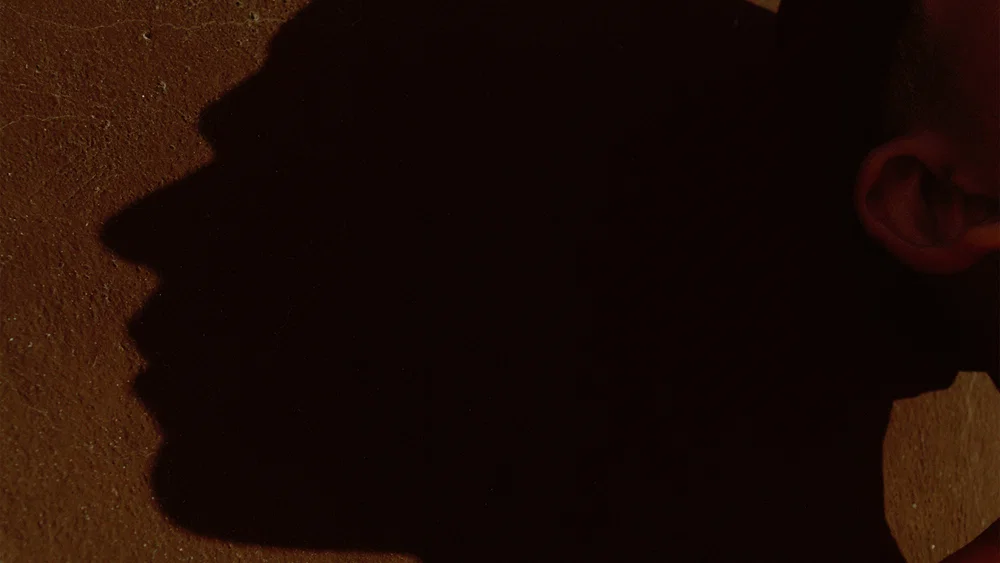 Je Voelt Je Zo Alleen background