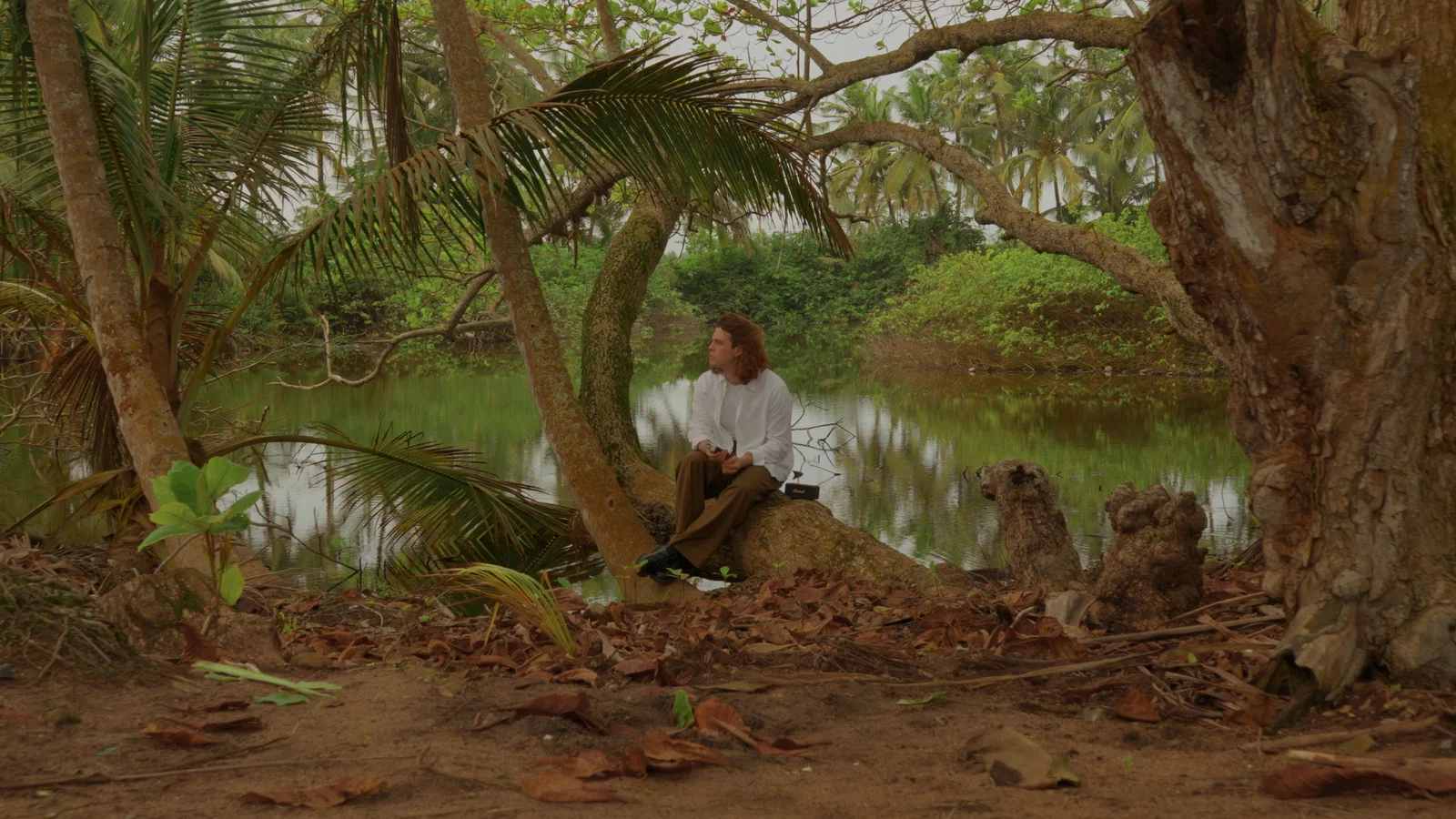 Love The Way It Hurts - Live from Grand-Bassam, Ivory Coast background