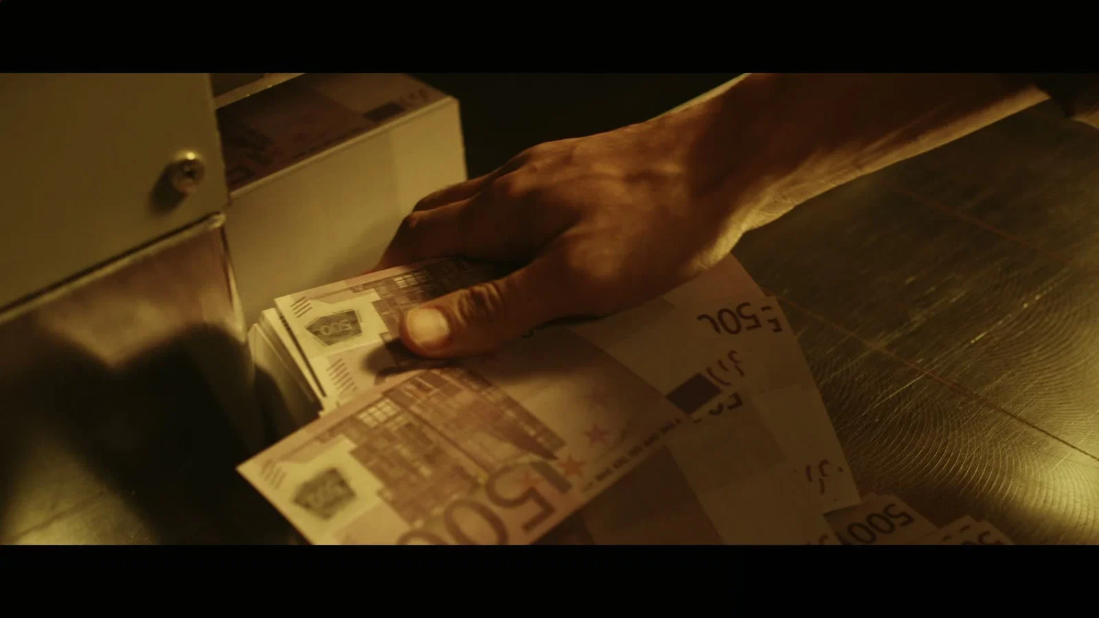 Maak Money background