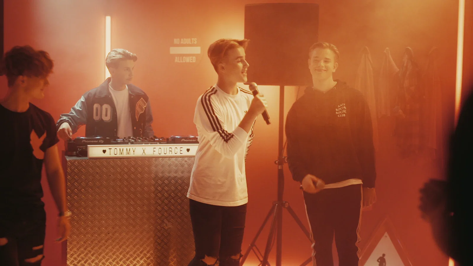 Samen Alleen background