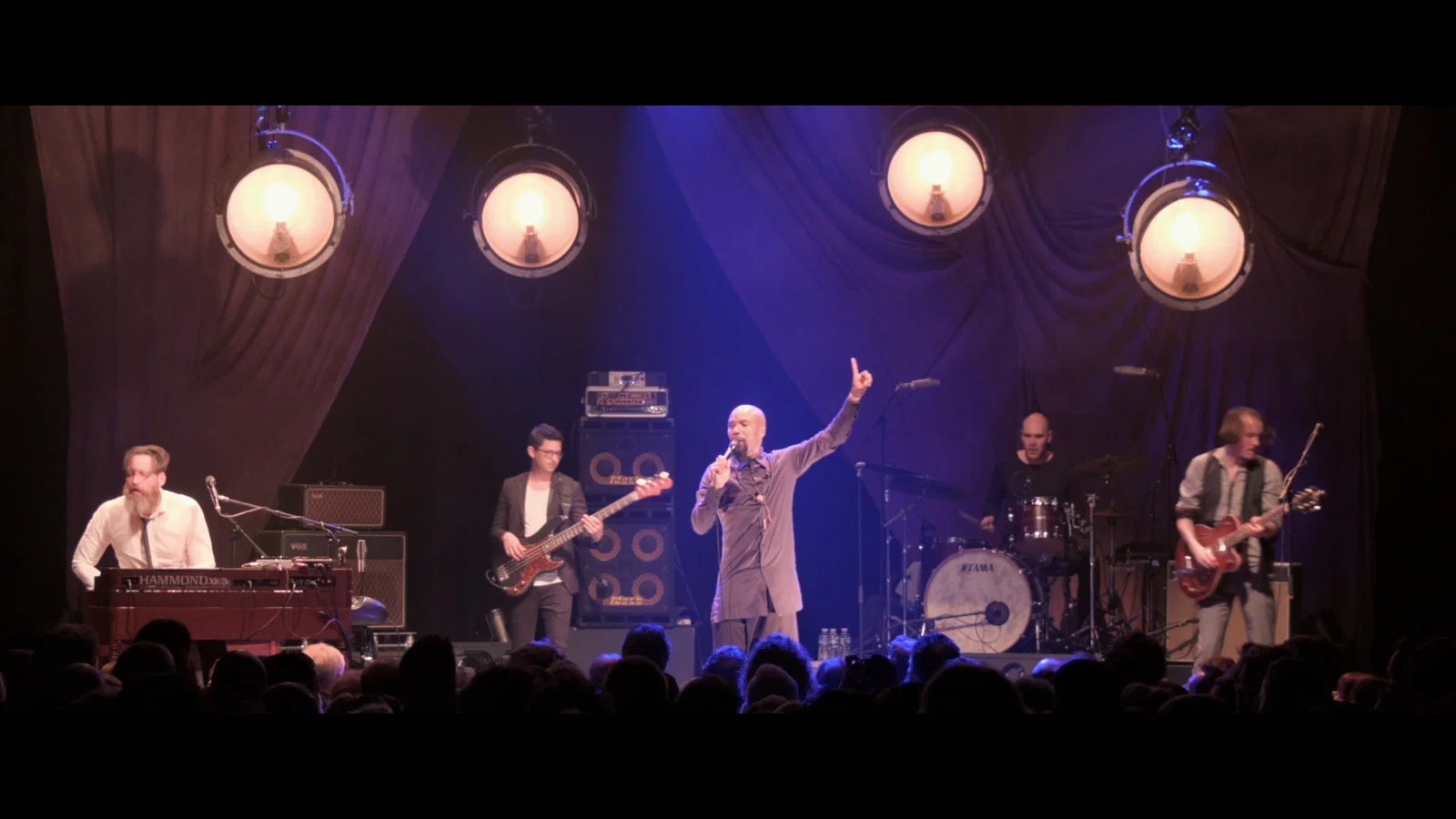 Wade - Live From Paard, Den Haag / 2016 background