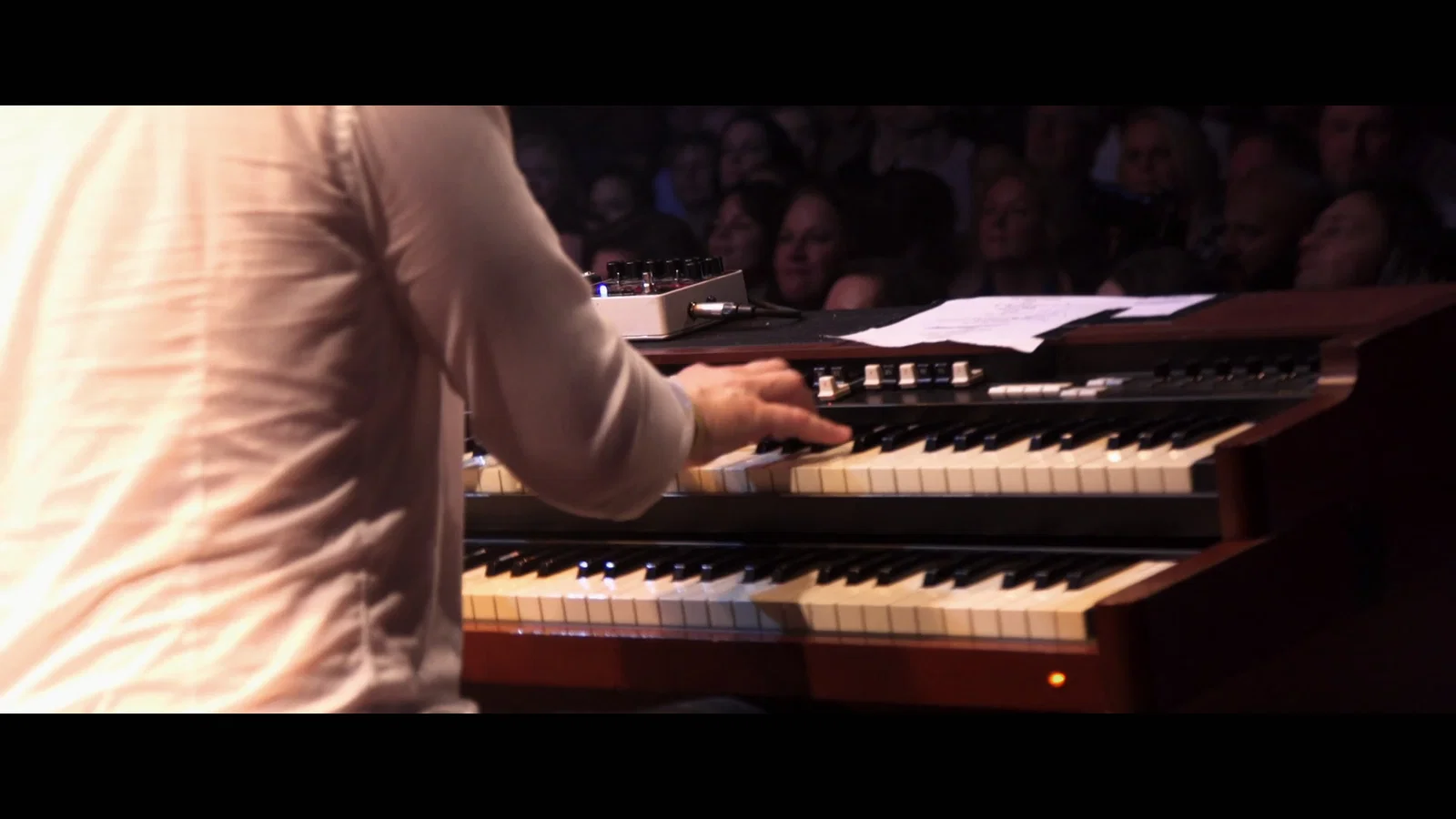Happy People - Live From Paard, Den Haag / 2016 background