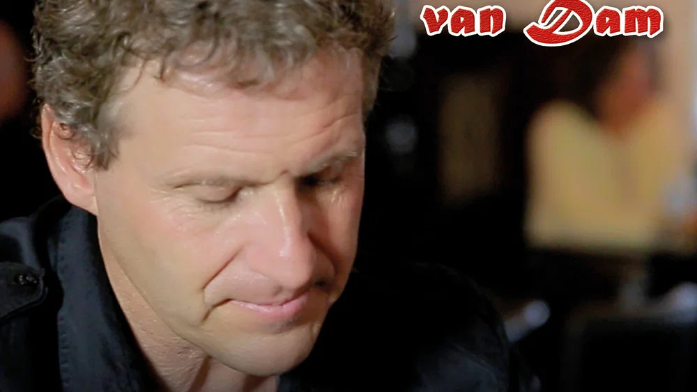Waarom Ga Jij Naar Die Ander background