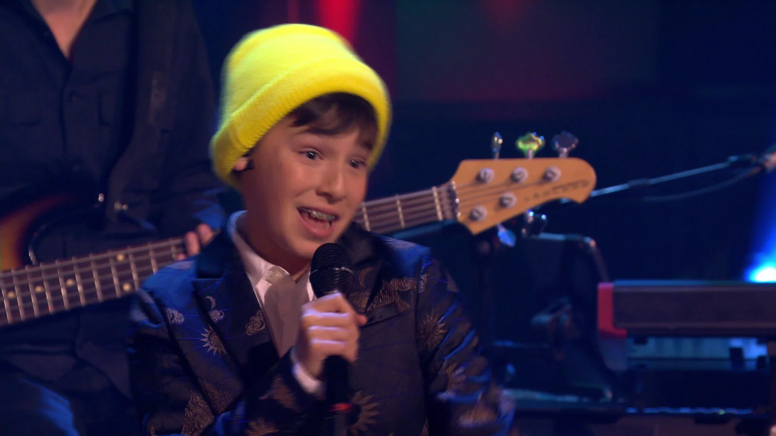 Wat Is Dan Liefde - Hazes Is De Basis background