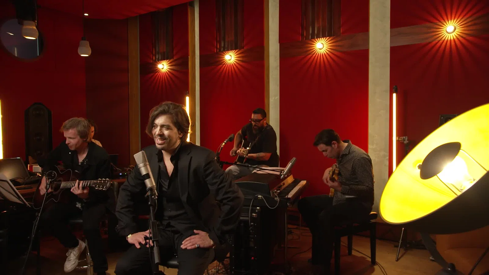 Best Fake Smile (James Bay) background