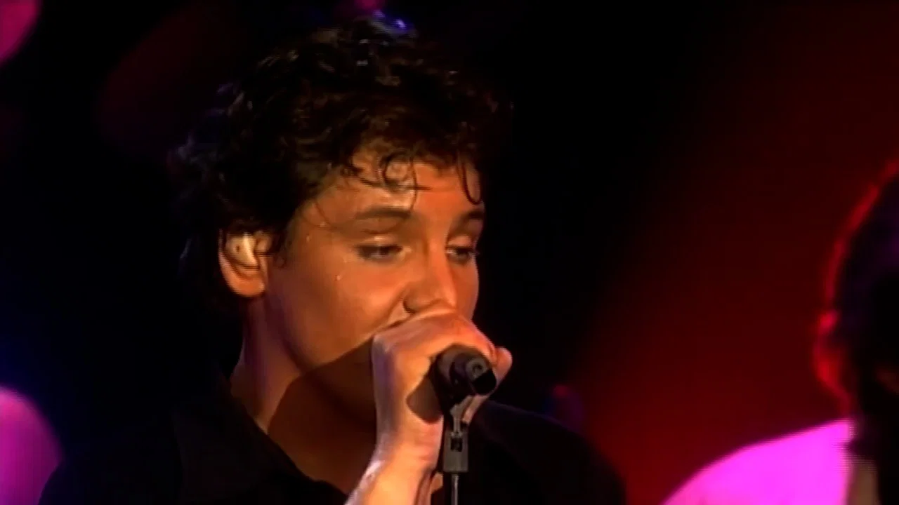 I Who Have Nothing (Live In The Escape) | 1998 background