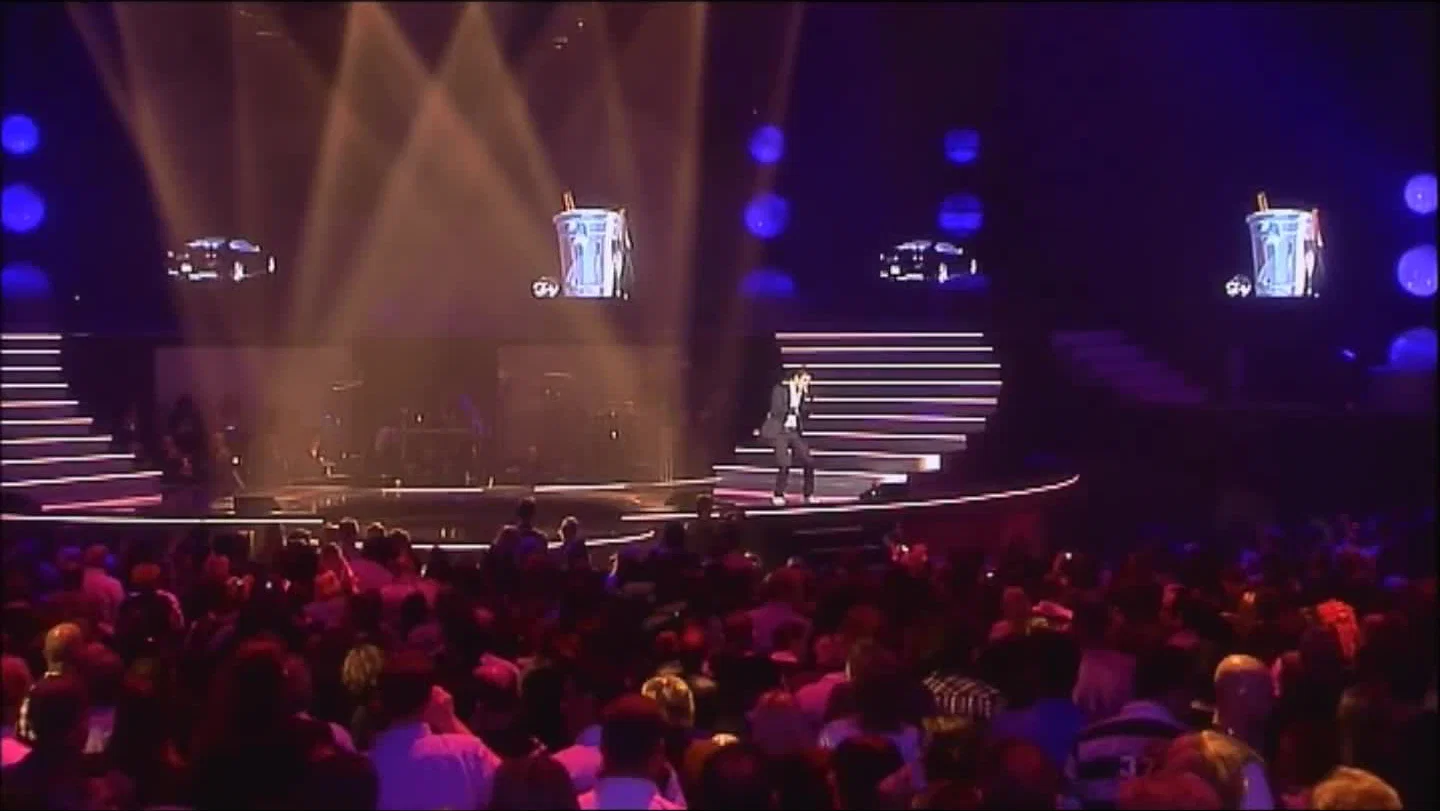 It's a Man's World (Live) feat. Waylon background
