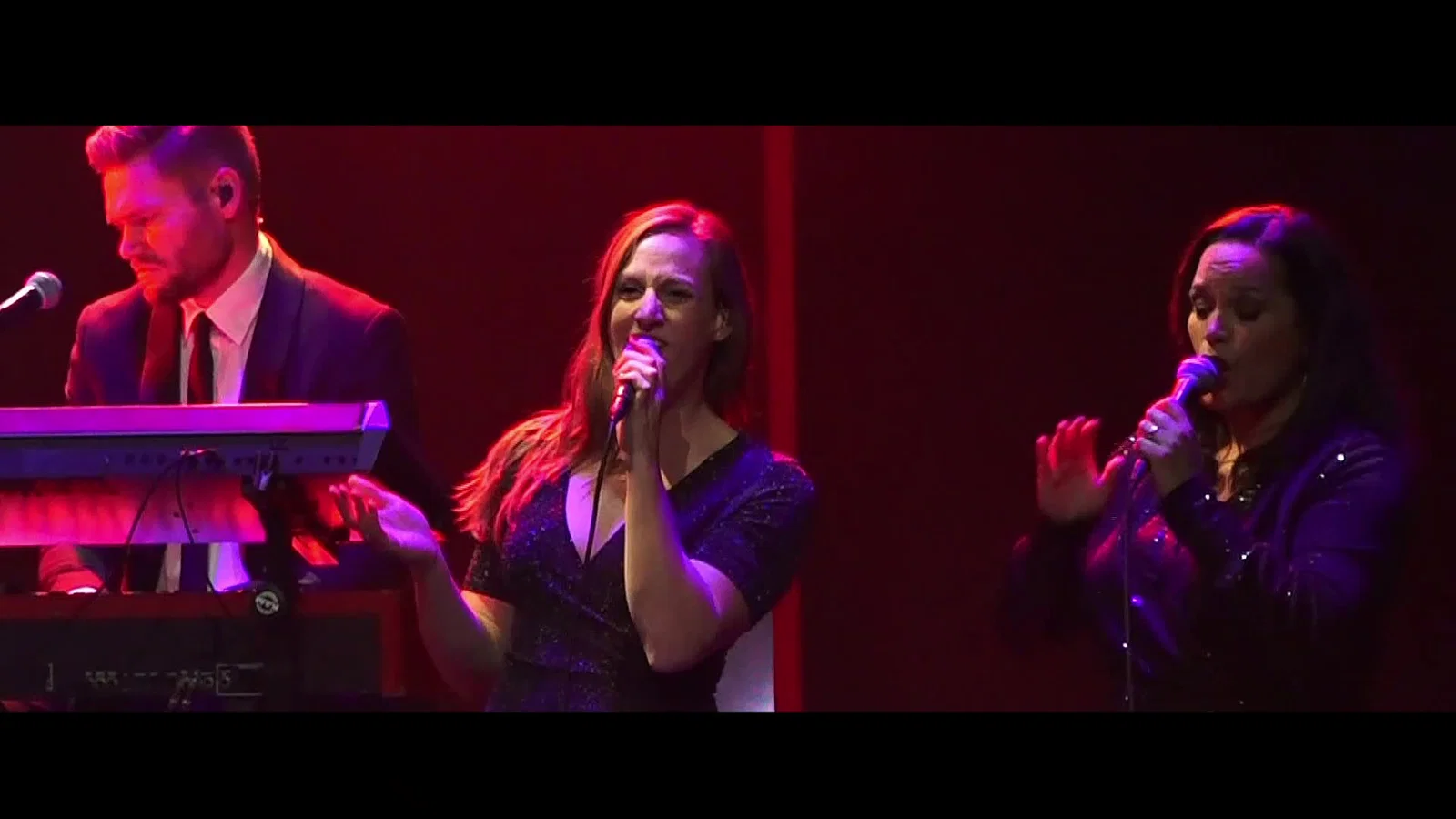 Intro (Live In Afas Circustheater) background