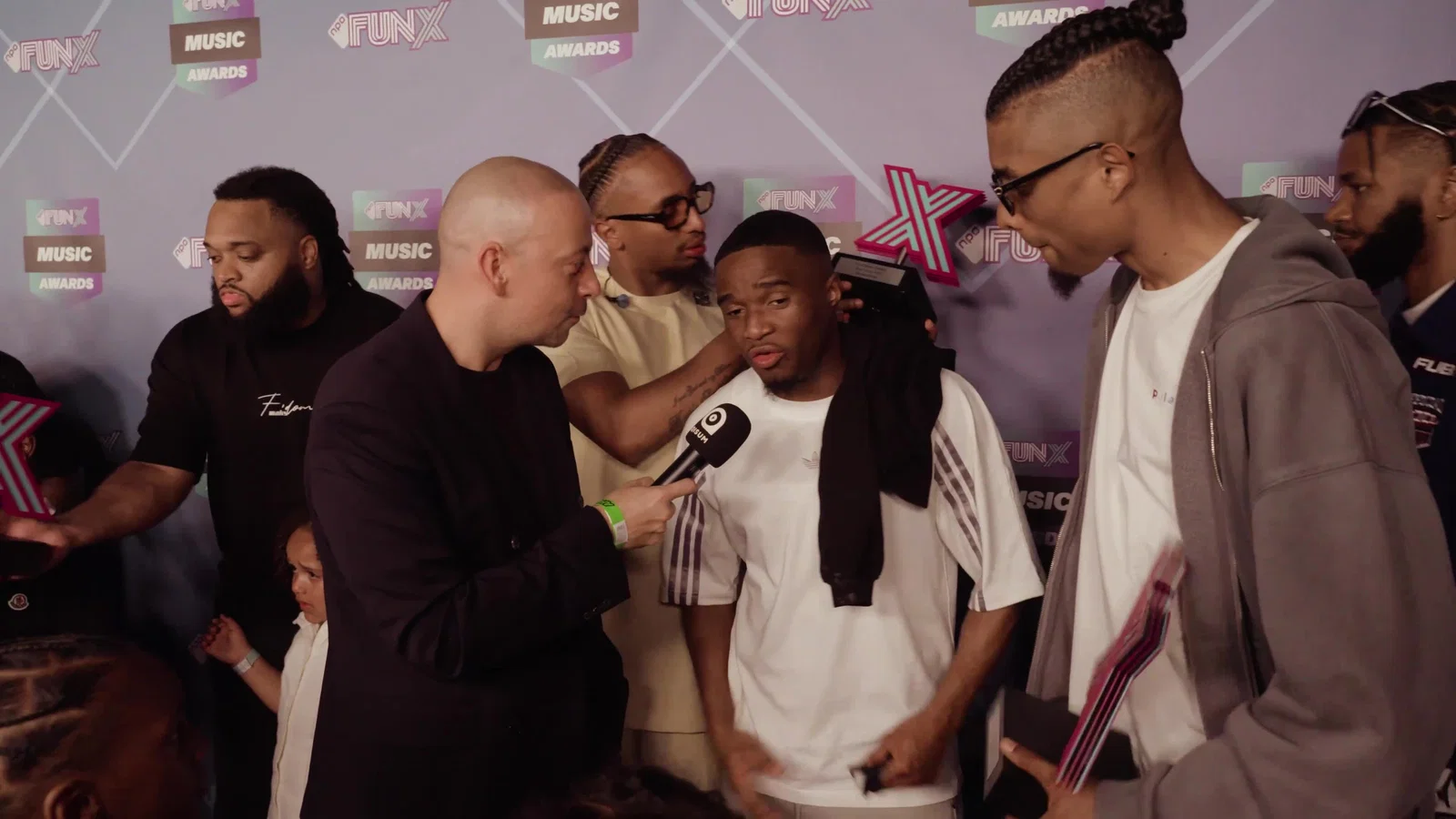 FunX Music Awards | Broederliefde background