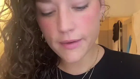 4 Maanden Gedumpt background