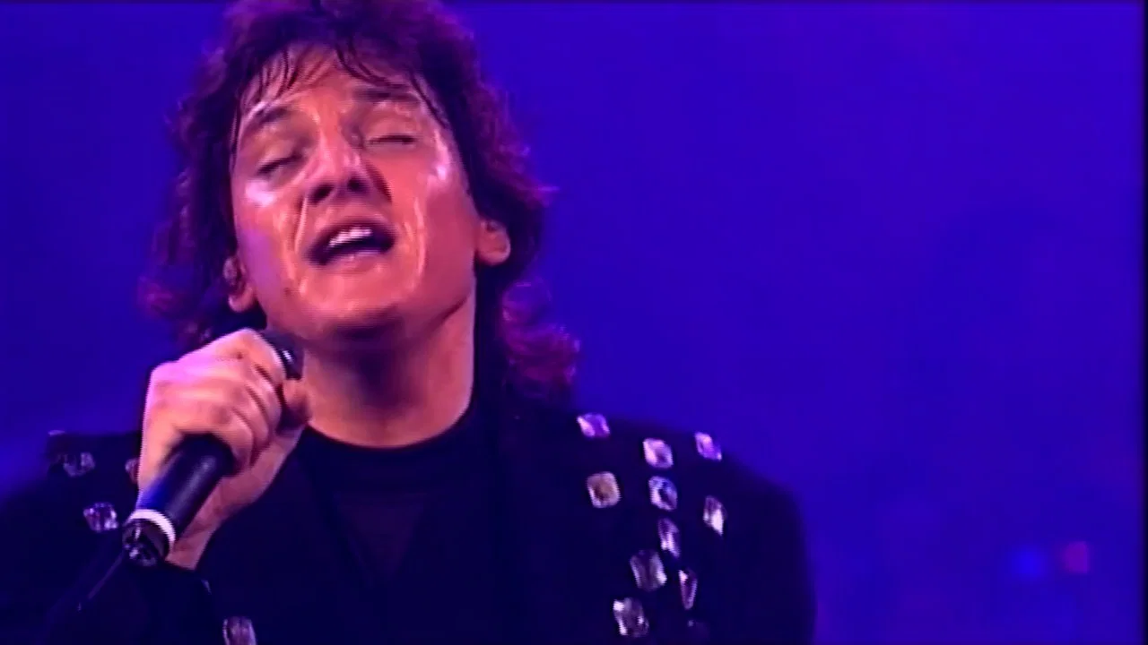 Here In My Heart (Live At Ahoy) | 1994 background