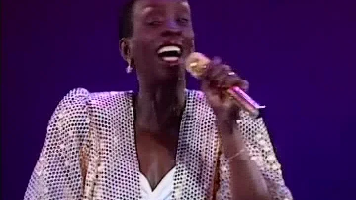 I Only Wanna Laugh (Gala Of The Year 1988) background