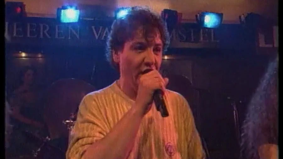 Een Eigen Huis (Live Bij De Vrienden van Amstel Live) | 2000 background